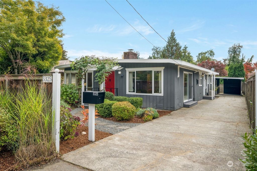 Photo of 5325 S Kenyon Street, Seattle, WA 98118 (MLS # 2171873)