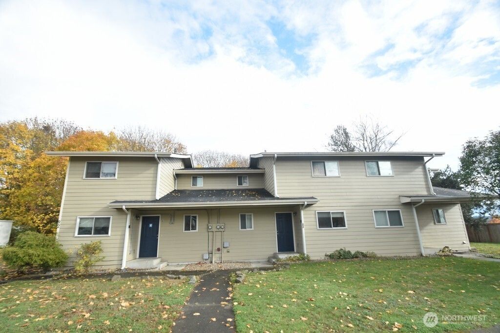 Photo of 92 Quinn Avenue #A B C, Marysville, WA 98270 (MLS # 2464859)