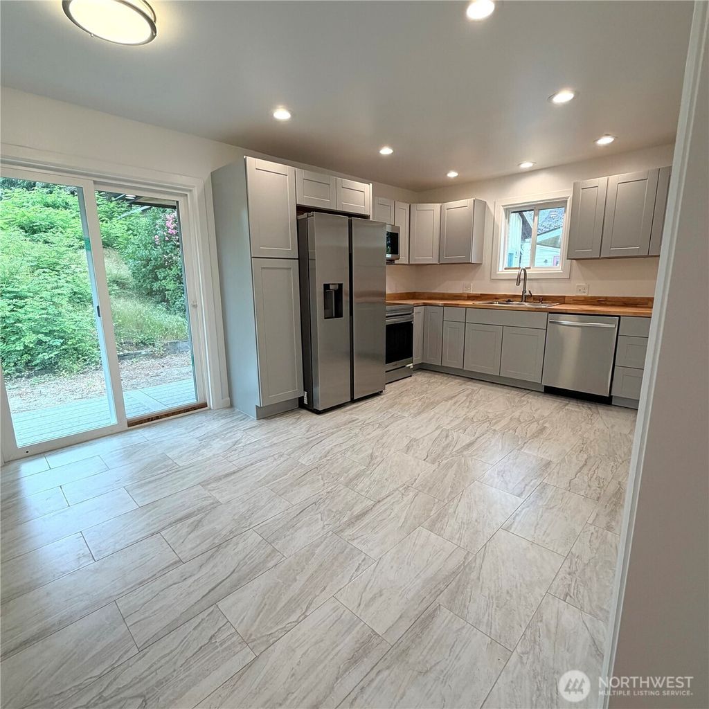 Photo of 20213 60th Avenue W, Lynnwood, WA 98360 (MLS # 2543294)