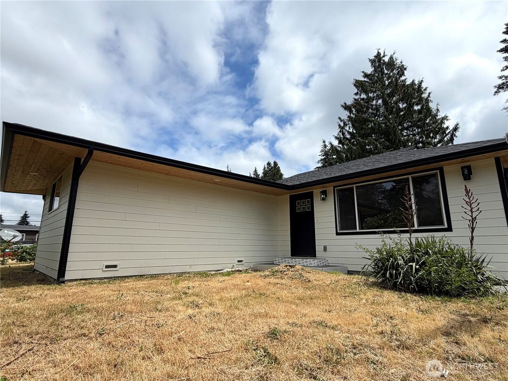 Photo of 20213 60th Avenue W, Lynnwood, WA 98360 (MLS # 2543294)