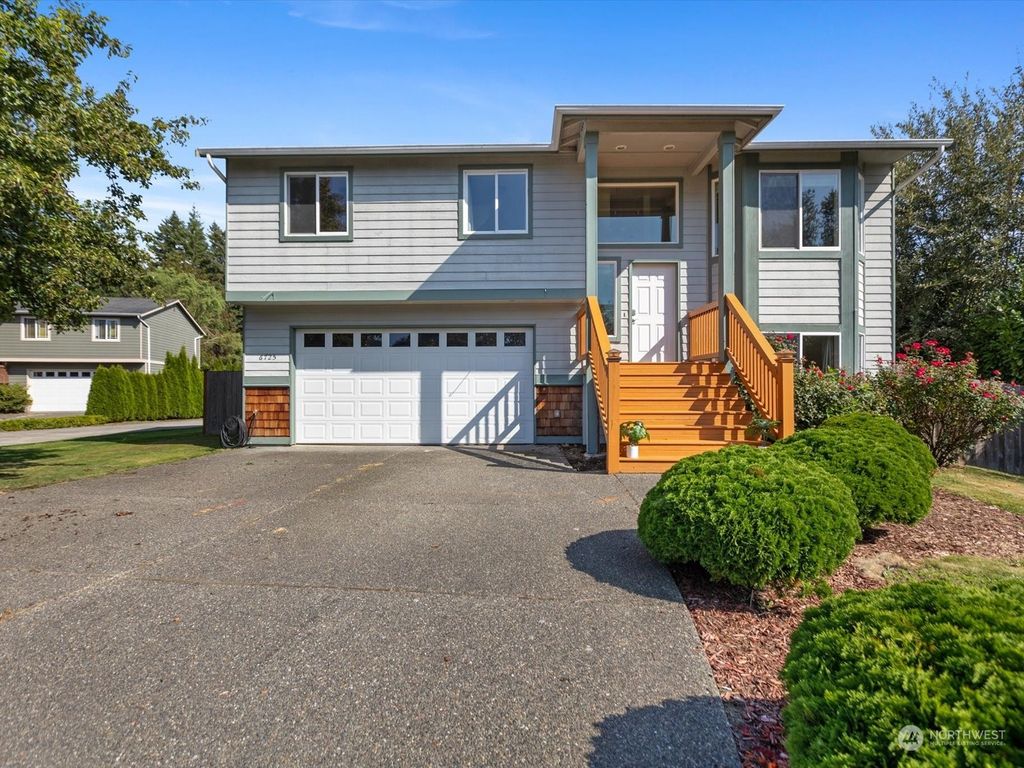Photo of 6725 29th Place NE, Marysville, WA 98270 (MLS # 2288751)