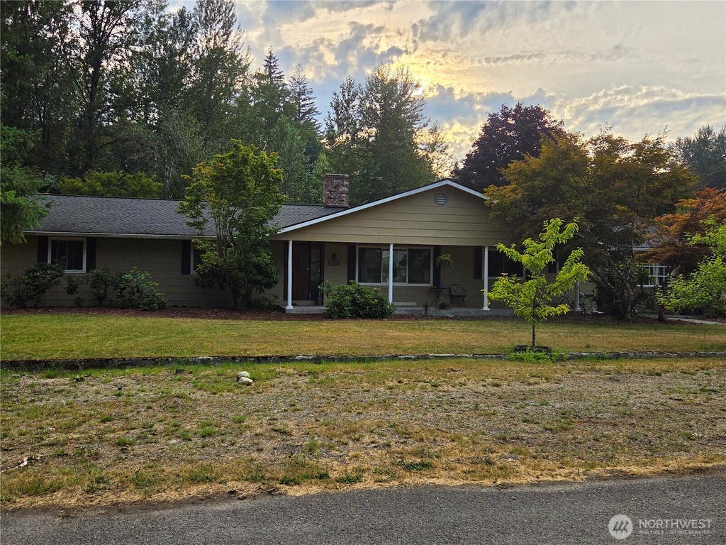 Photo of 425 Commercial Avenue, Darrington, WA 98241 (MLS # 2555225)
