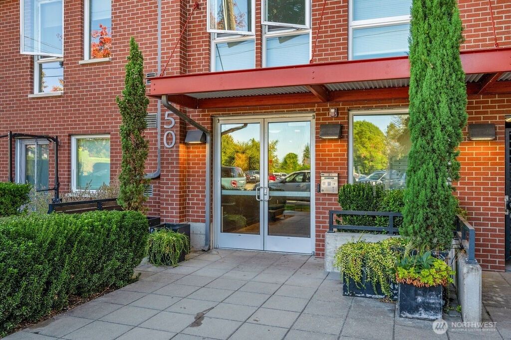 Photo of 750 11th Avenue E #202, Seattle, WA 98102 (MLS # 2434677)