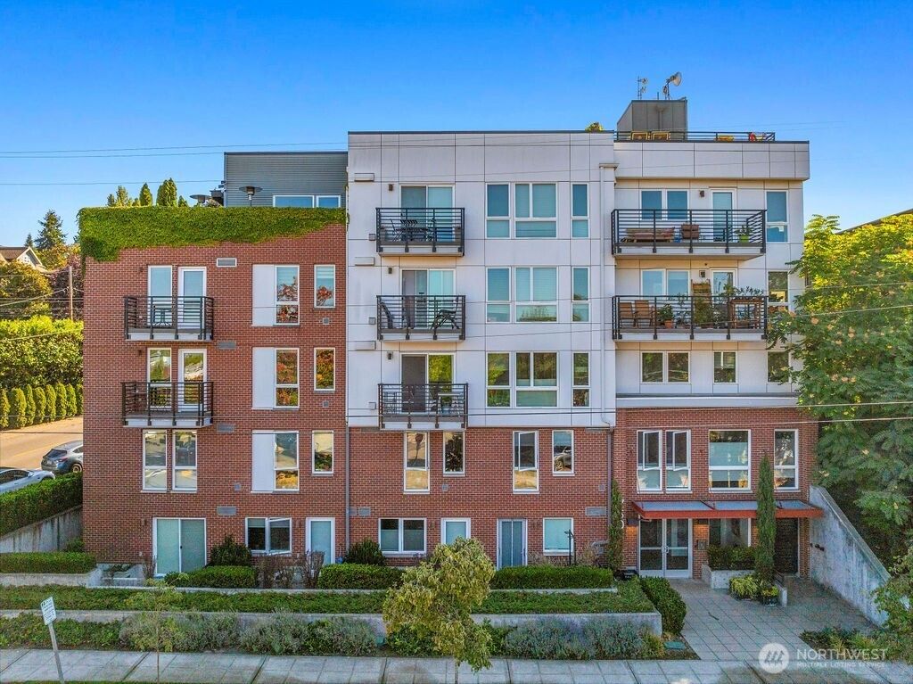 Photo of 750 11th Avenue E #202, Seattle, WA 98102 (MLS # 2434677)
