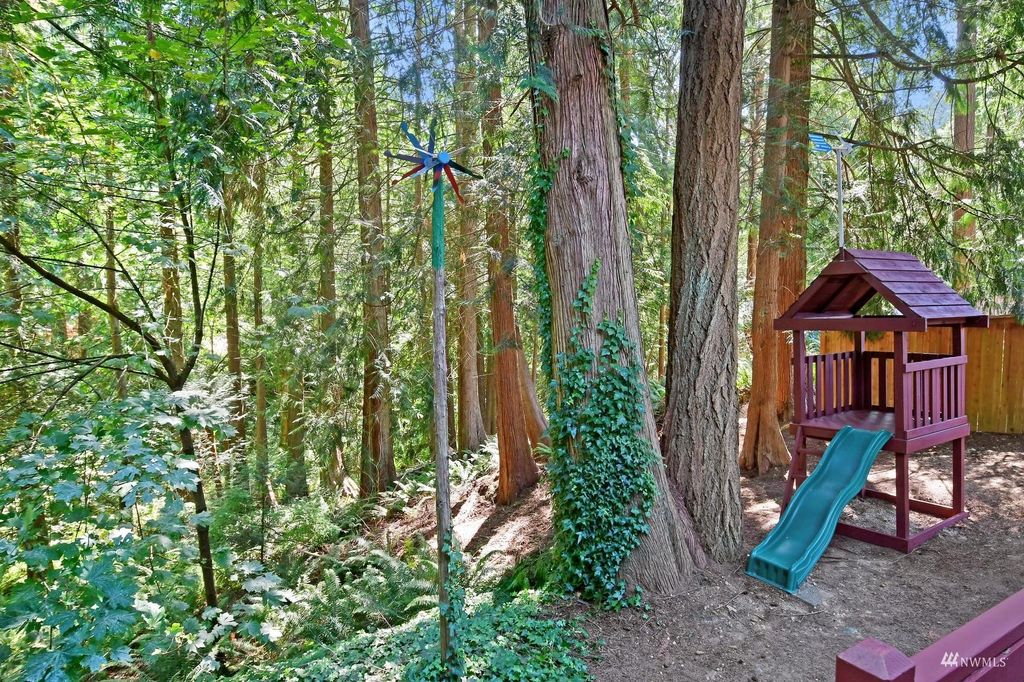 Photo of 22125 NE 13th Place, Sammamish, WA 98074 (MLS # 1988630)