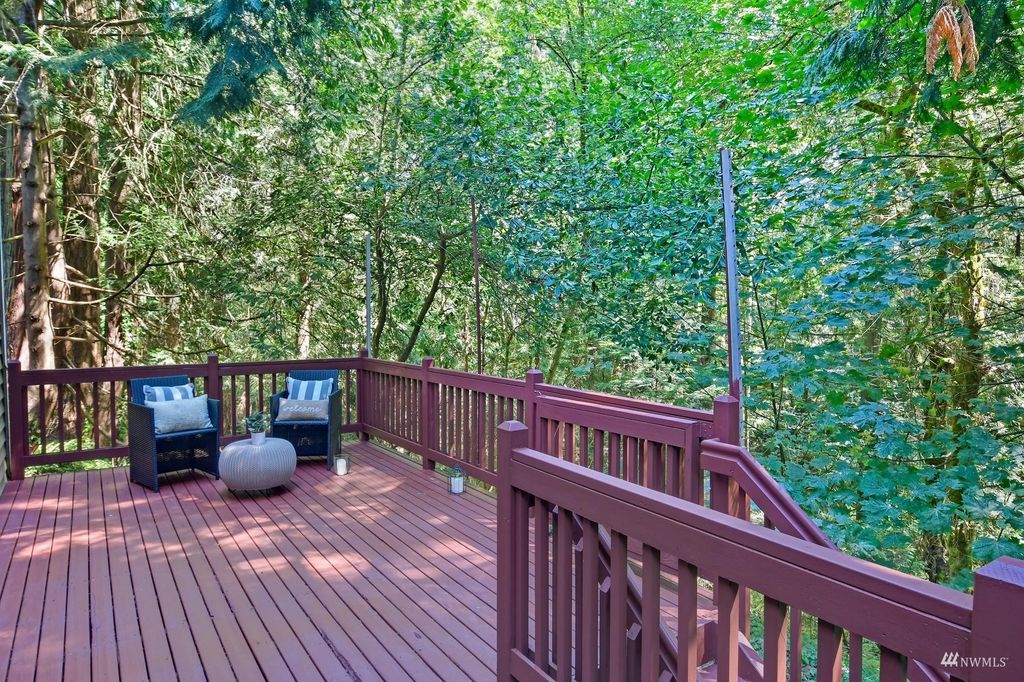 Photo of 22125 NE 13th Place, Sammamish, WA 98074 (MLS # 1988630)