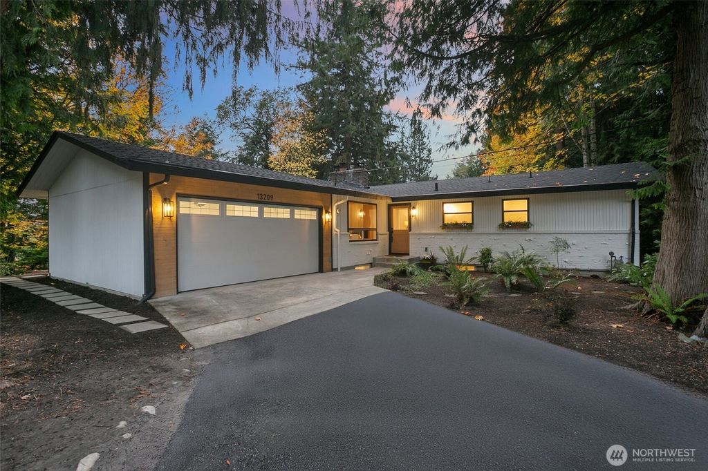 Photo of 13209 69th Avenue NE, Kirkland, WA 98034 (MLS # 2449478)