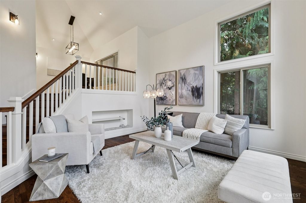 Photo of 432 209th Avenue NE, Sammamish, WA 98074 (MLS # 2439076)