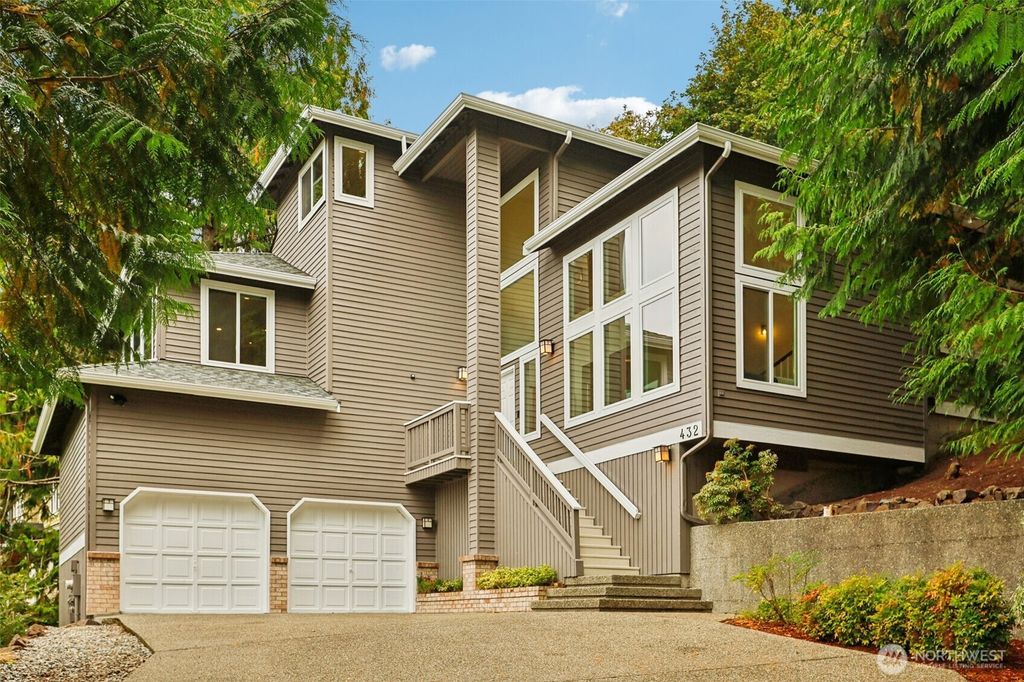Photo of 432 209th Avenue NE, Sammamish, WA 98074 (MLS # 2439076)