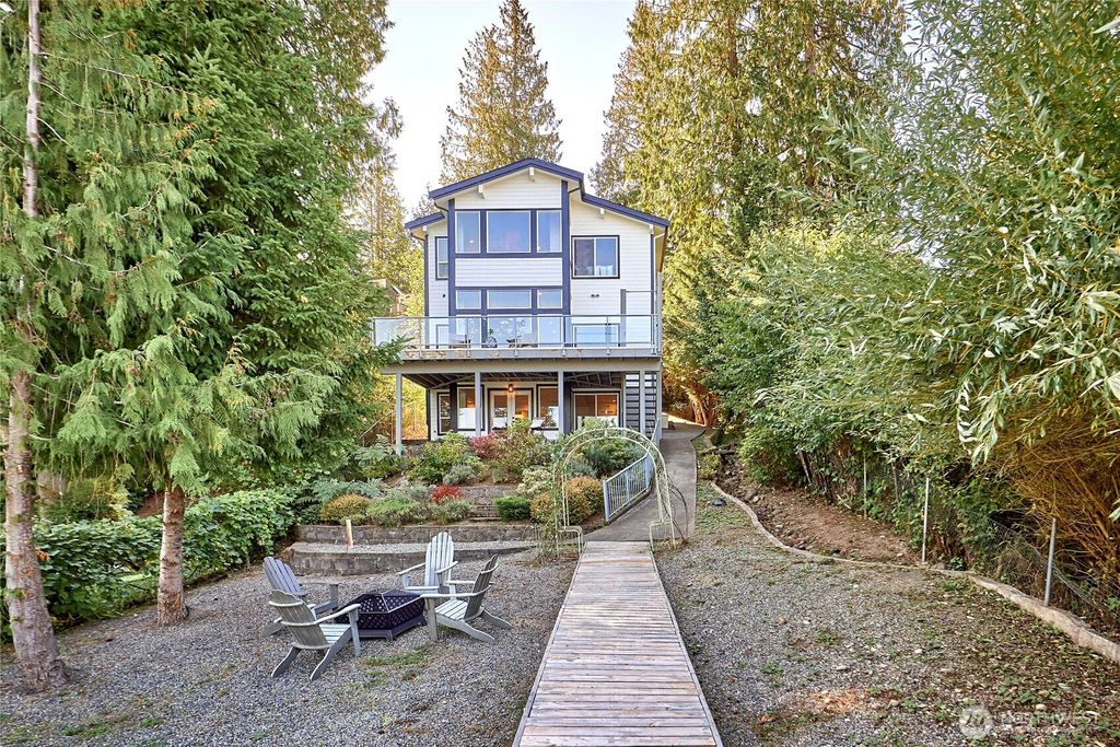 Photo of 18360 W Lake Desire Drive, Renton, WA 98058 (MLS # 2431467)