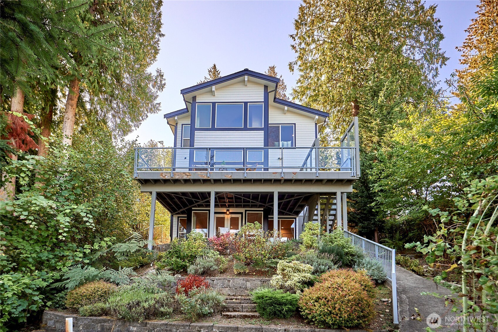 18360 W Lake Desire Drive