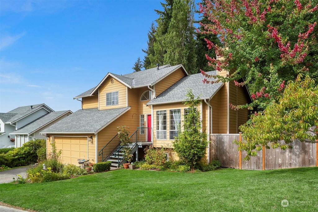 Photo of 301 60th Place SE, Everett, WA 98203 (MLS # 2292429)