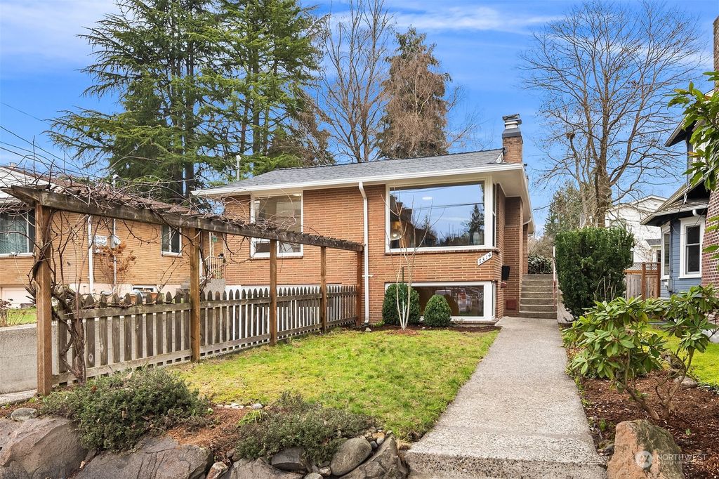 Photo of 7314 38th Ave Ave NE, Seattle, WA 98115 (MLS # 2195479)