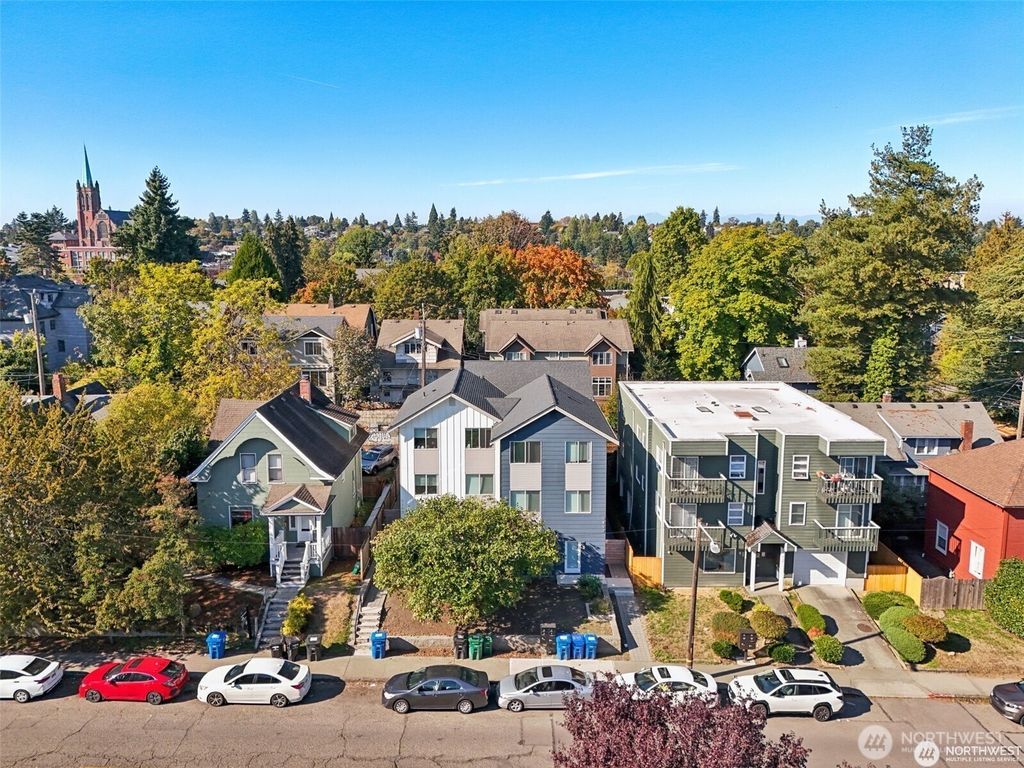 Photo of 5257 Brooklyn Avenue NE, Seattle, WA 98105 (MLS # 2528001)