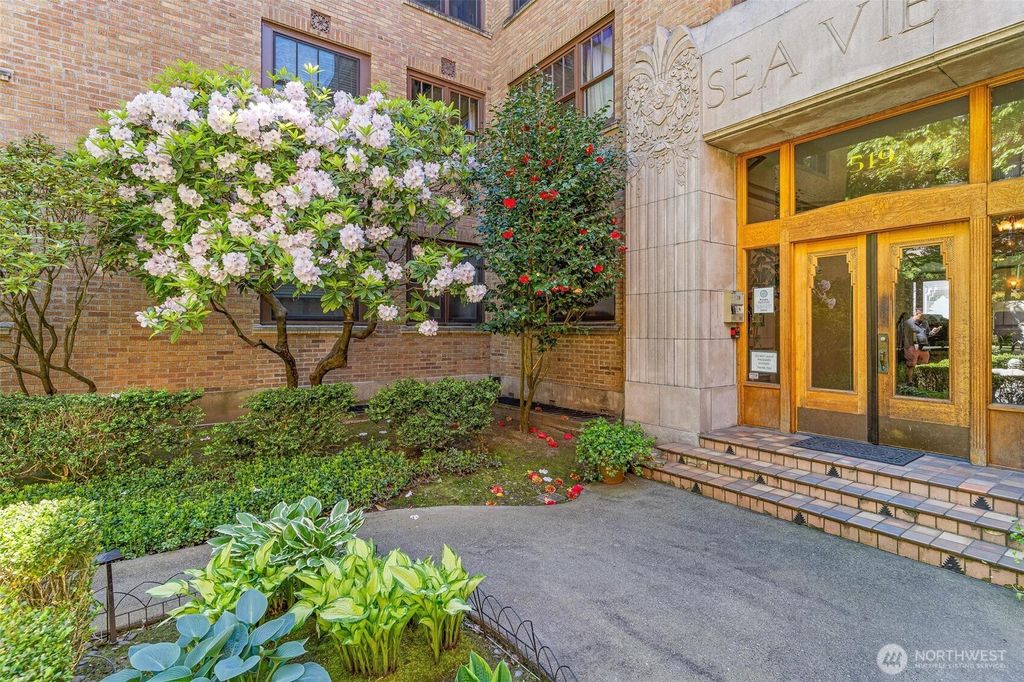 Photo of 519 W Roy #217, Seattle, WA 98119 (MLS # 2368220)