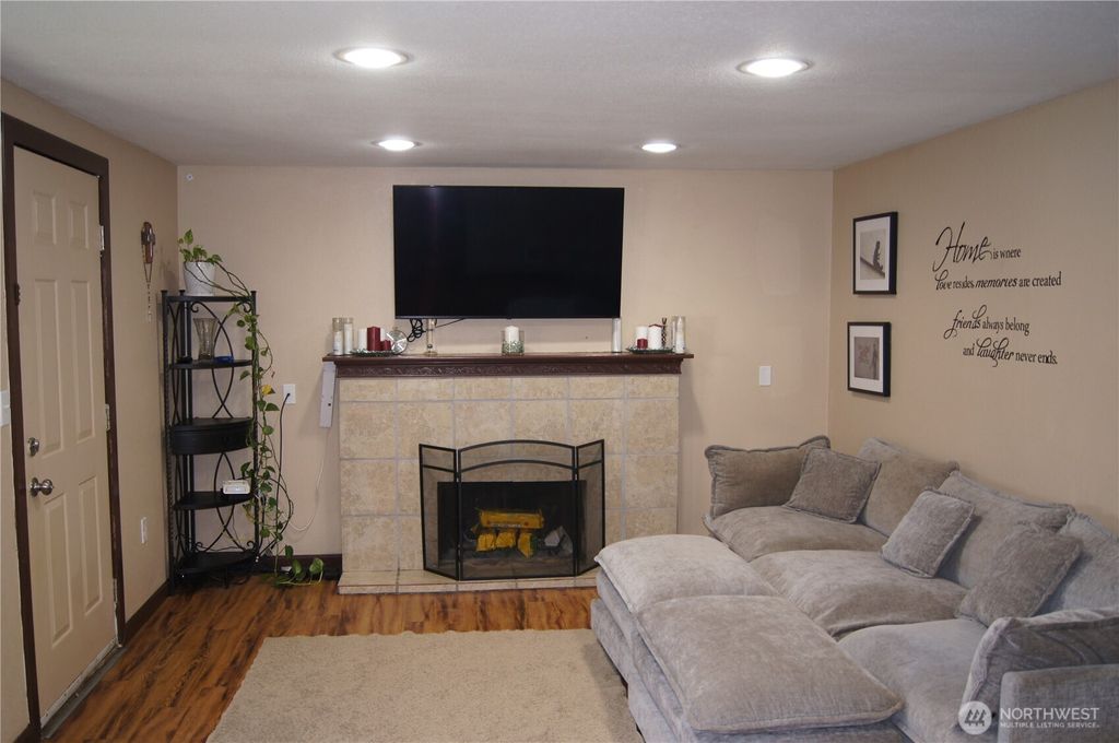 Photo of 917 Violet Meadow Street S, Tacoma, WA 98444 (MLS # 2512490)
