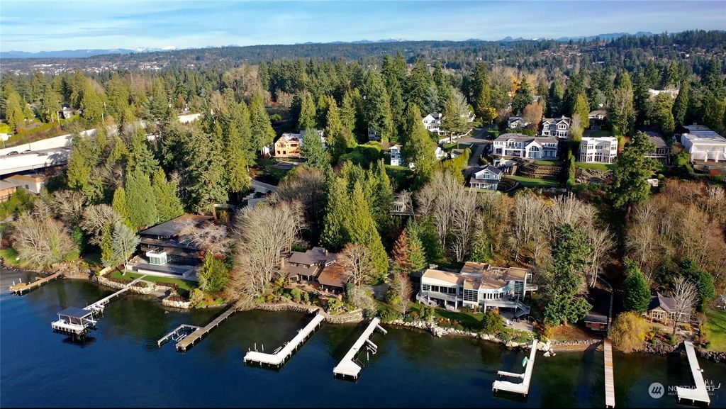 Photo of 7570 NE 28TH Place, Medina, WA 98039 (MLS # 2222342)