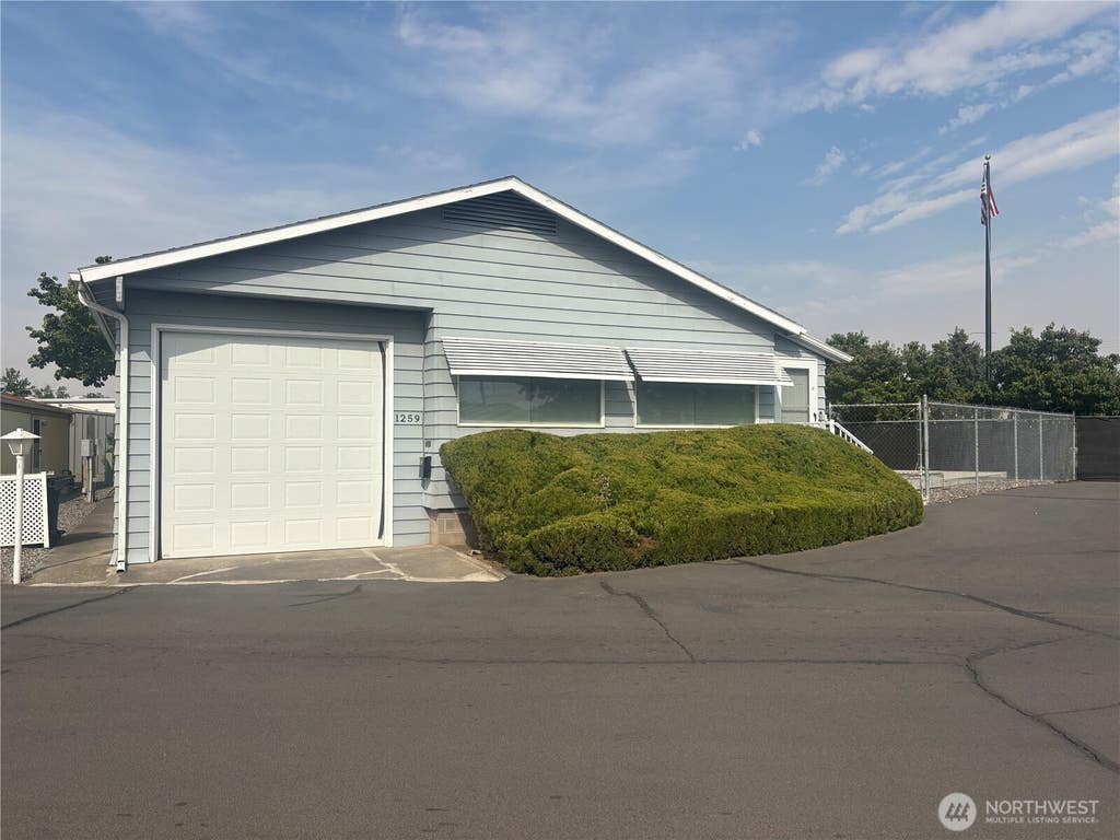 Photo of 1259 Jones Dr, Walla Walla, WA 99362 (MLS # 2572870)