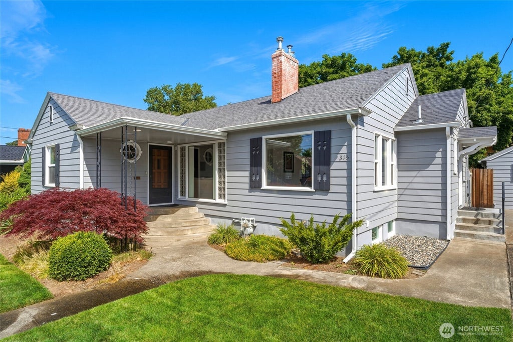 Photo of 315 E Maple Street, Walla Walla, WA 99362 (MLS # 2557815)