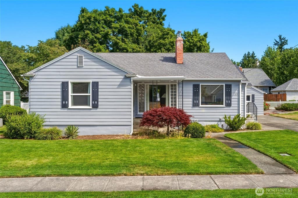Photo of 315 E Maple Street, Walla Walla, WA 99362 (MLS # 2557815)