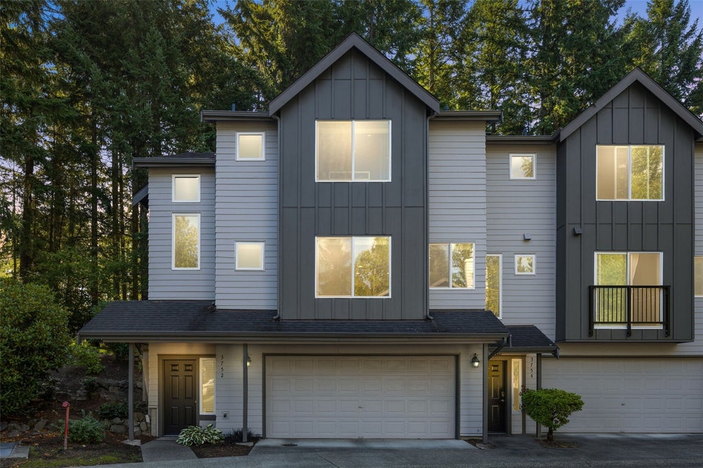 Photo of 3752 257th Avenue SE, Sammamish, WA 98029 (MLS # 2598337)