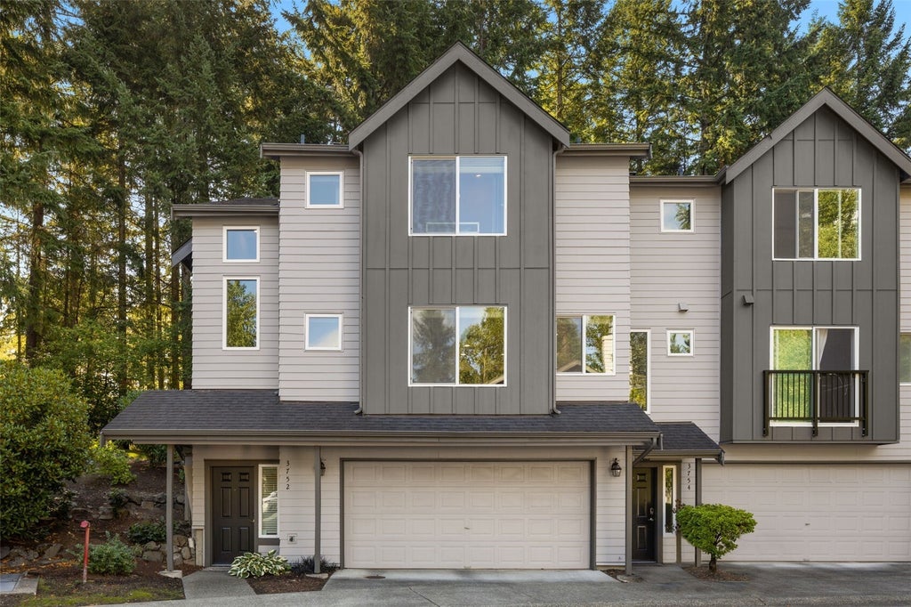 Photo of 3752 257th Avenue SE, Sammamish, WA 98029 (MLS # 2598337)