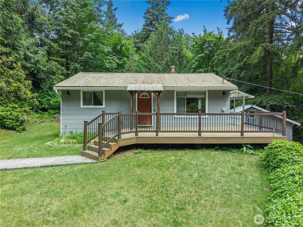 Photo of 13816 NE 137th Street, Kirkland, WA 98034 (MLS # 2571263)