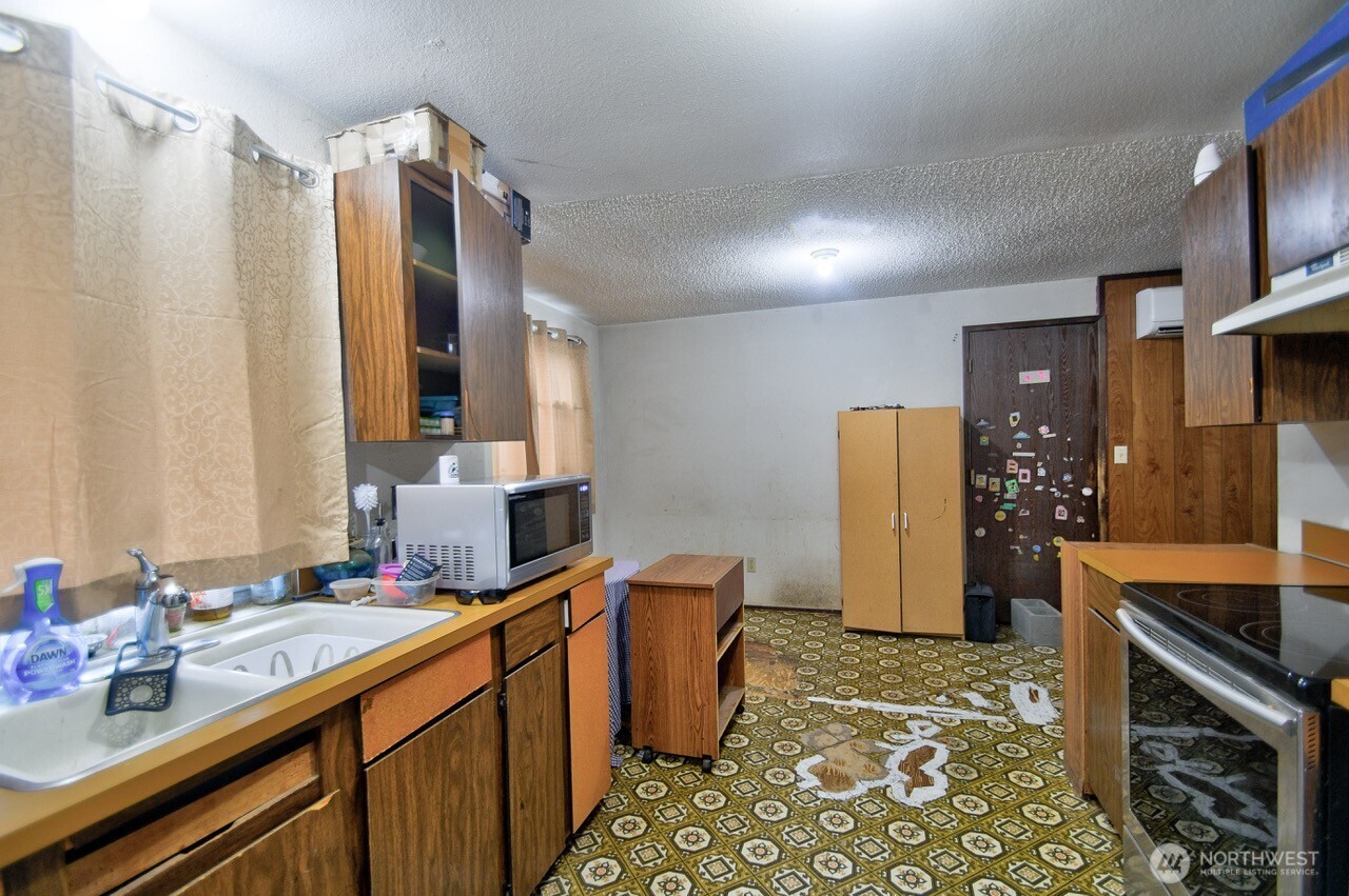 7640 Mesplay Avenue SE