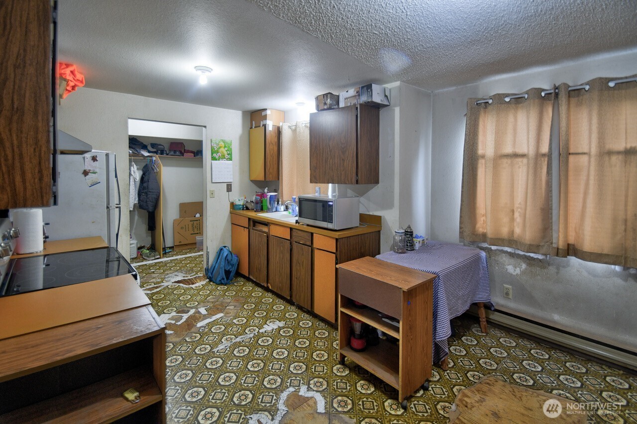 7640 Mesplay Avenue SE