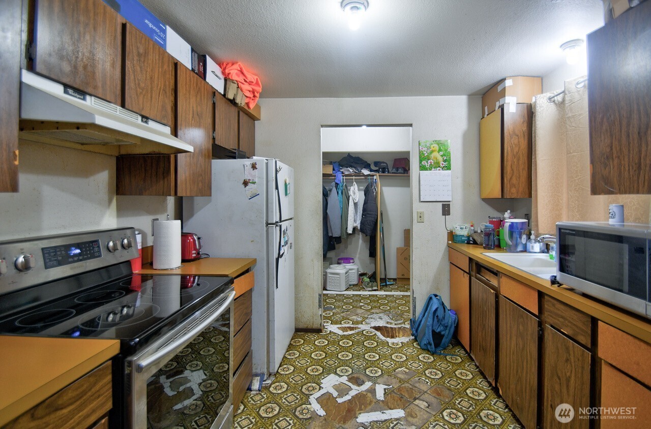 7640 Mesplay Avenue SE