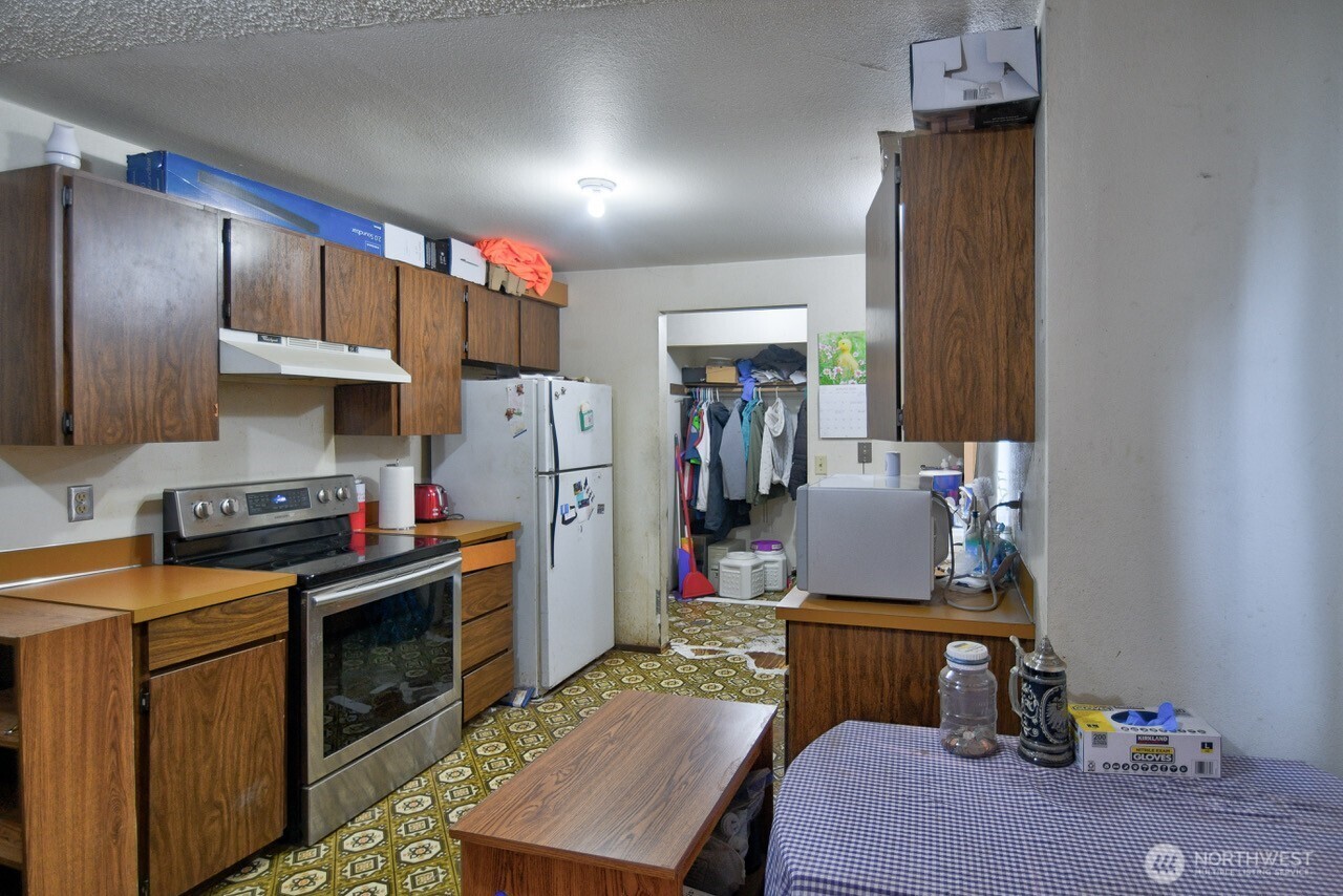 7640 Mesplay Avenue SE