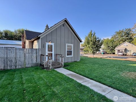 Photo of 406 W 7th Avenue, Ellensburg, WA 98926 (MLS # 2440383)