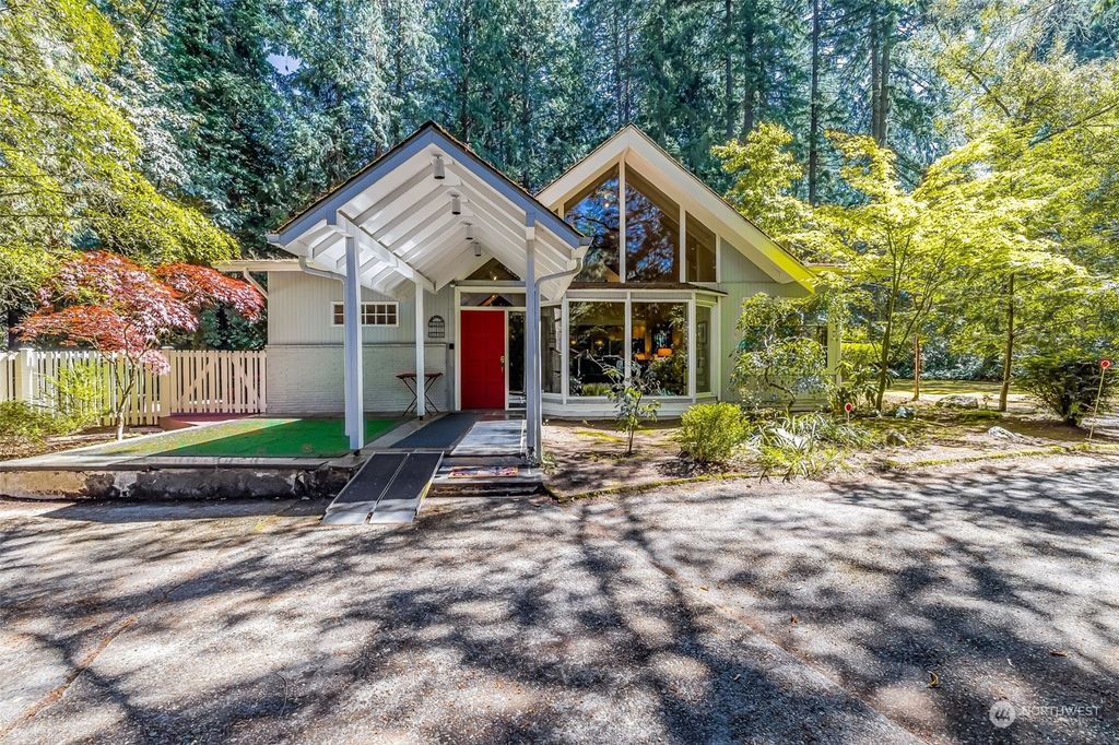 Photo of 17050 37th Avenue NE, Lake Forest Park, WA 98155 (MLS # 2280910)