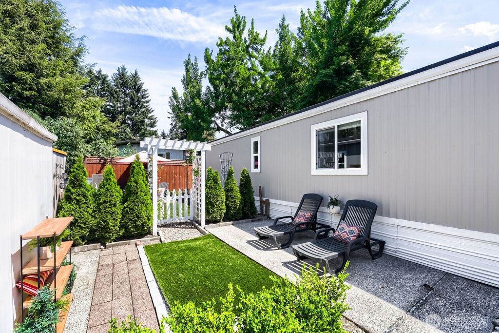 Photo of 7301 NE 175th Street ST #117, Kenmore, WA 98028 (MLS # 2526343)