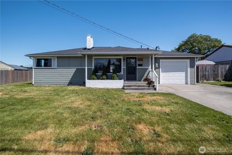 Photo of 576 SE 5th Avenue, Oak Harbor, WA 98277 (MLS # 2533054)