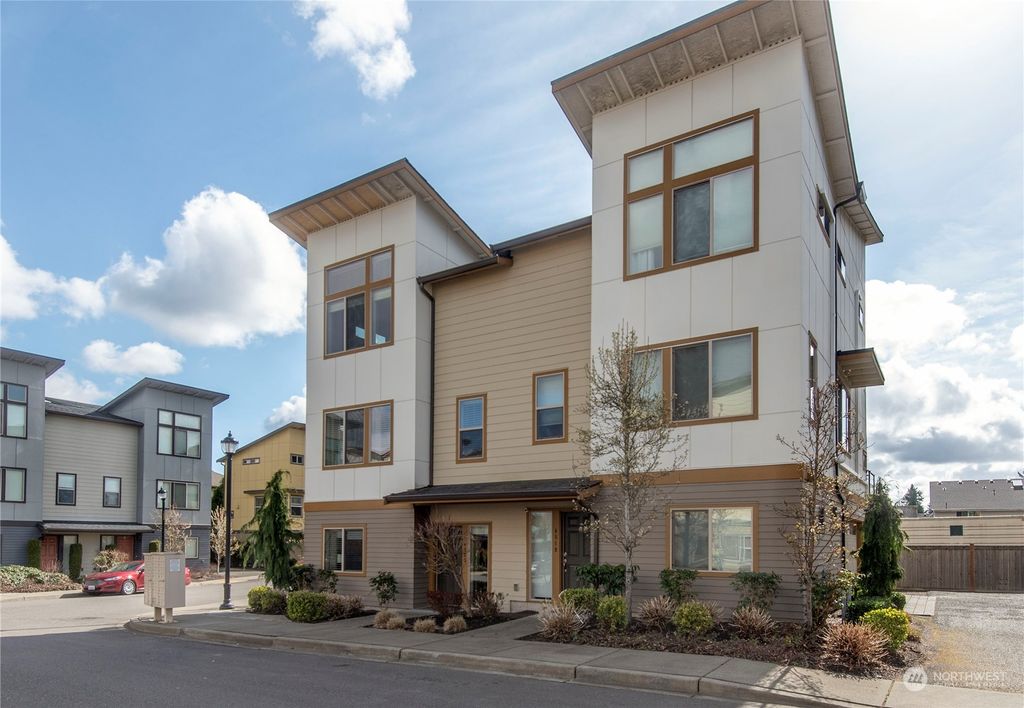 Photo of 4525 NE 3rd Ln, Renton, WA 98059 (MLS # 2210412)