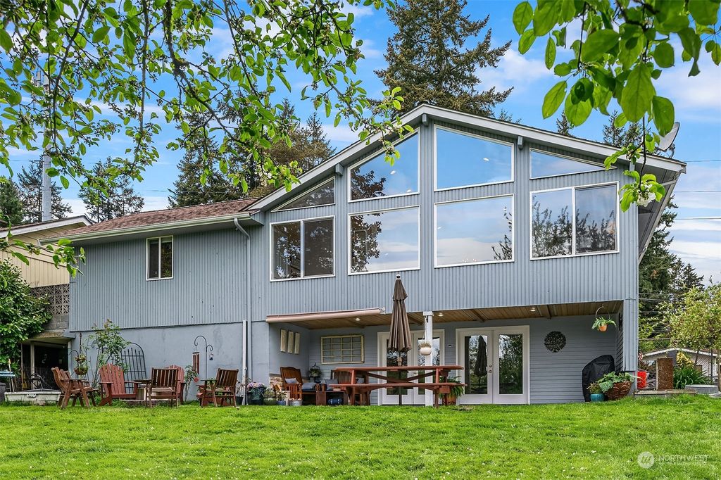 Photo of 15534 84th Avenue NE, Kenmore, WA 98028 (MLS # 2236766)