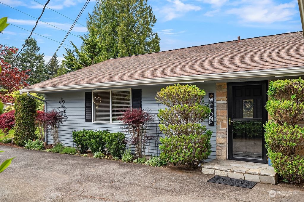 Photo of 15534 84th Avenue NE, Kenmore, WA 98028 (MLS # 2236766)