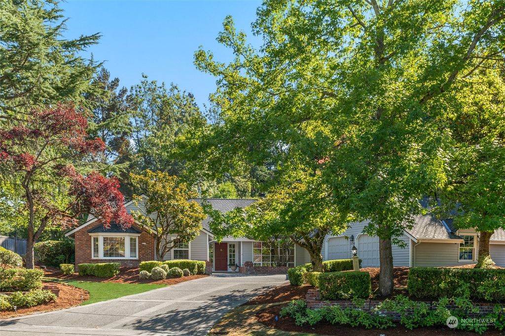 Photo of 2790 NE 85th Place, Clyde Hill, WA 98004 (MLS # 2152266)