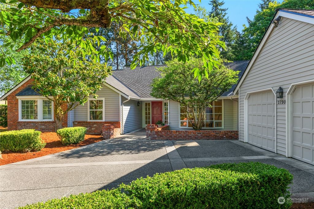 Photo of 2790 NE 85th Place, Clyde Hill, WA 98004 (MLS # 2152266)