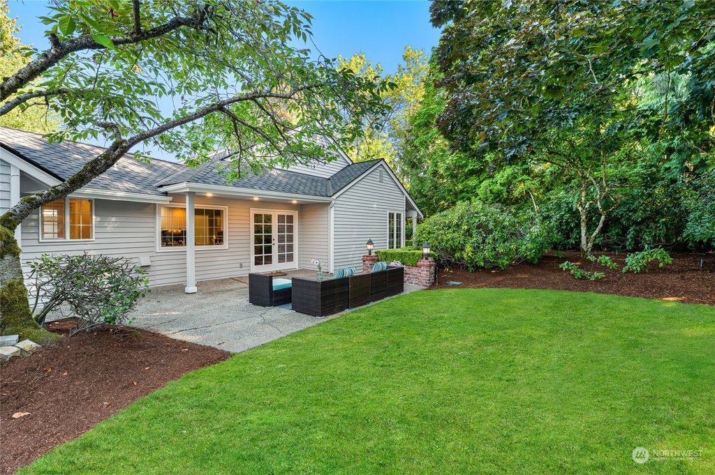 Photo of 2790 NE 85th Place, Clyde Hill, WA 98004 (MLS # 2152266)