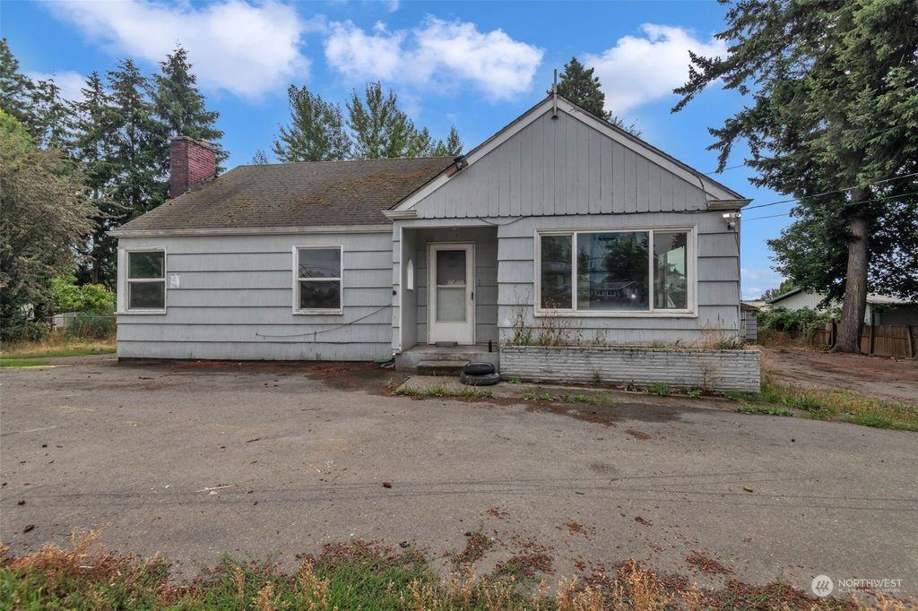Photo of 9613 S 240th Street, Kent, WA 98031 (MLS # 2281676)