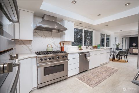 Photo of 32520 30th Avenue SW, Federal Way, WA 98023 (MLS # 2322149)