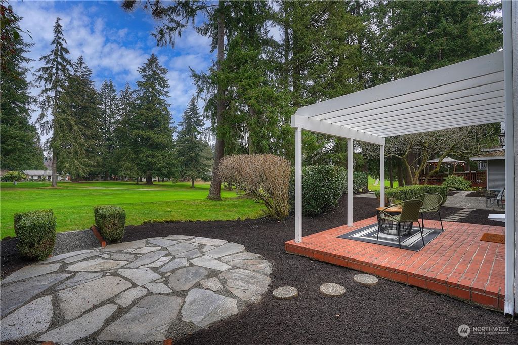 Photo of 32520 30th Avenue SW, Federal Way, WA 98023 (MLS # 2322149)