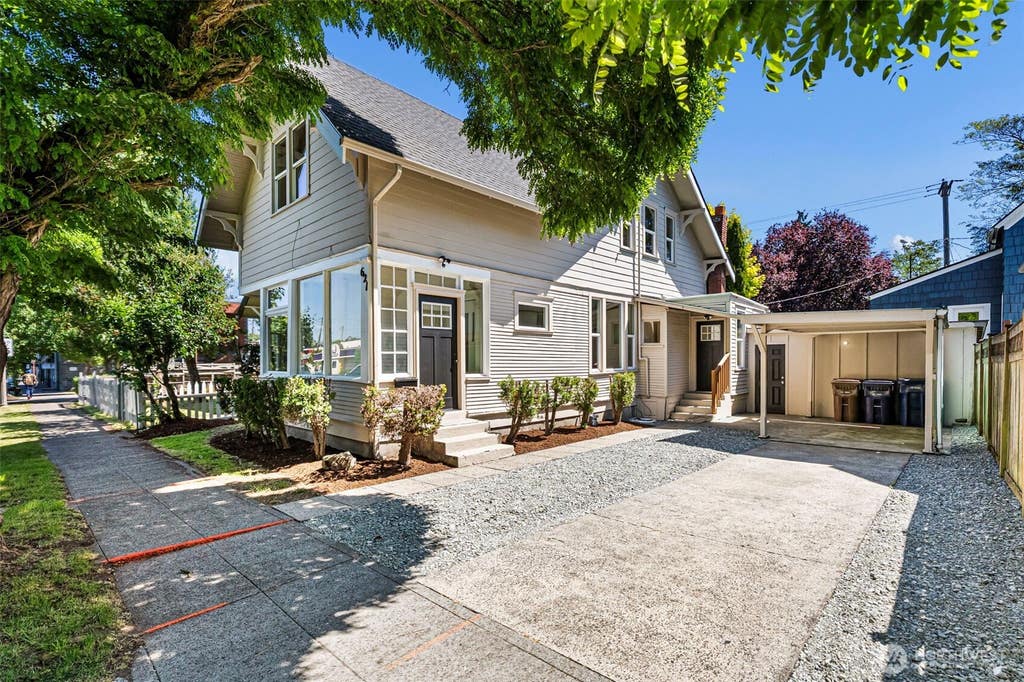 Photo of 621 S Pine Street, Tacoma, WA 98405 (MLS # 2534139)