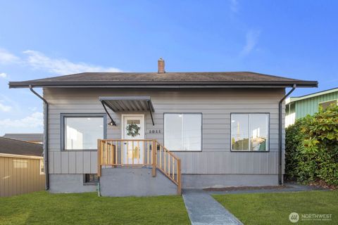 Photo of 1011 Ironsides Avenue, Bremerton, WA 98310 (MLS # 2449633)