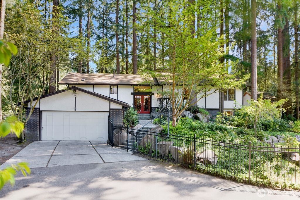 Photo of 4828 Fowler Avenue, Everett, WA 98203 (MLS # 2359366)