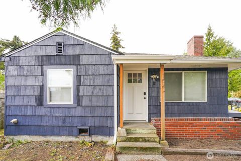 Photo of 154 NE 115th St, Seattle, WA 98125 (MLS # 2521537)