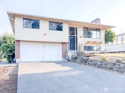 Photo of 8233 S 114th Street, Seattle, WA 98178 (MLS # 2578075)