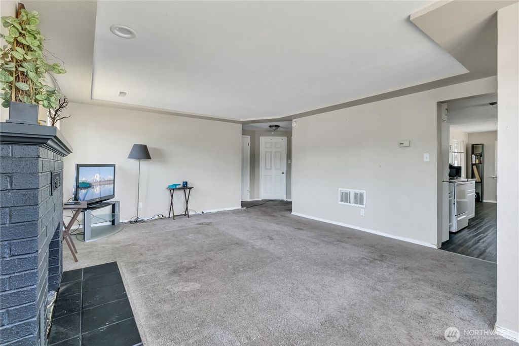 Photo of 7048 S Oakes Street, Tacoma, WA 98409 (MLS # 2539534)